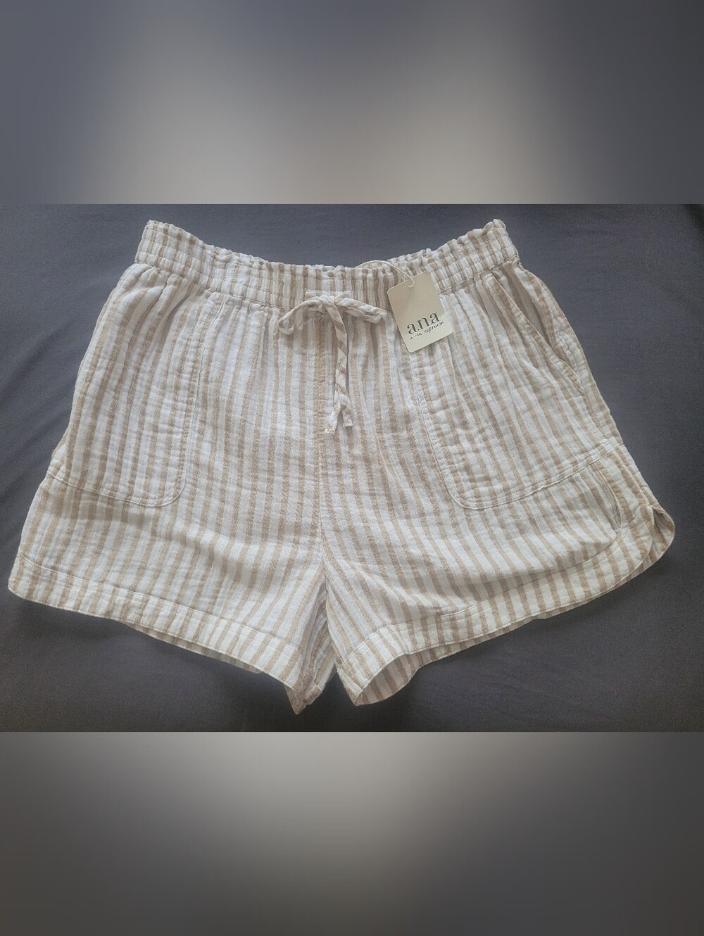 🤎 a.n.a striped shorts